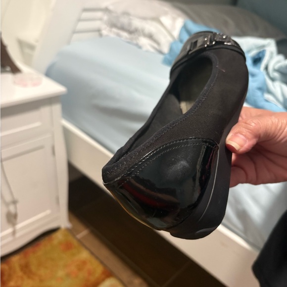 ANNE KLEIN AK Sport black flat slip-on shoes women size 8M - Picture 4 of 10